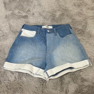 Hollister curvy ultra high rise mom short